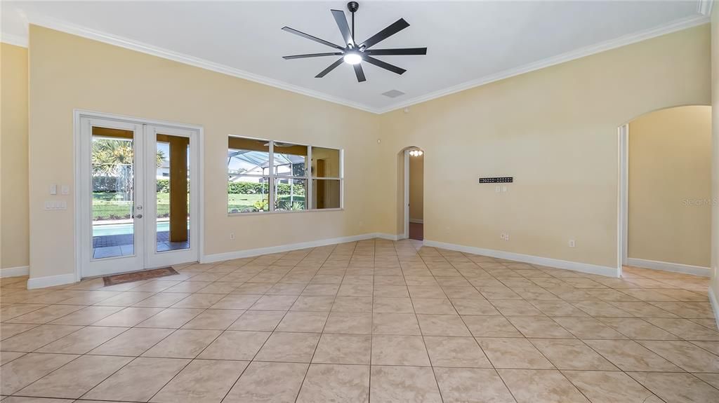 На продажу: $570,000 (4 спален, 3 ванн, 2499 Квадратных фут)