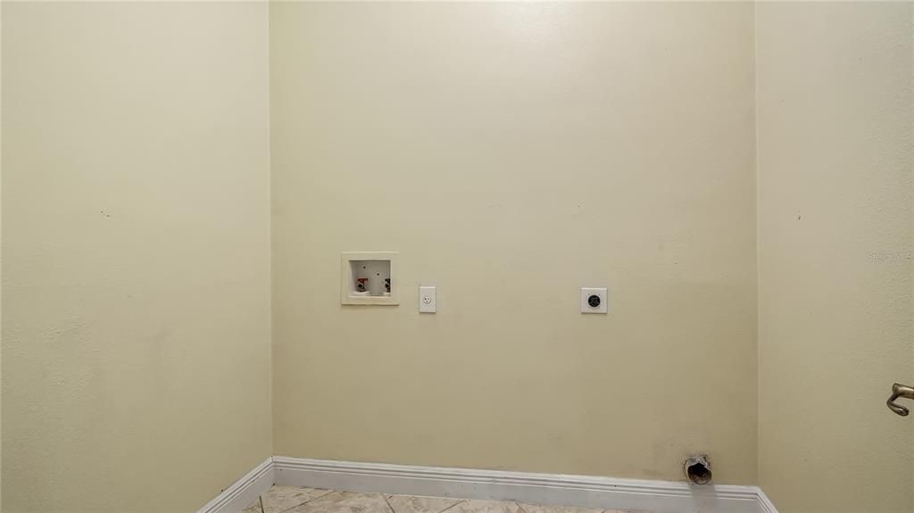 На продажу: $570,000 (4 спален, 3 ванн, 2499 Квадратных фут)