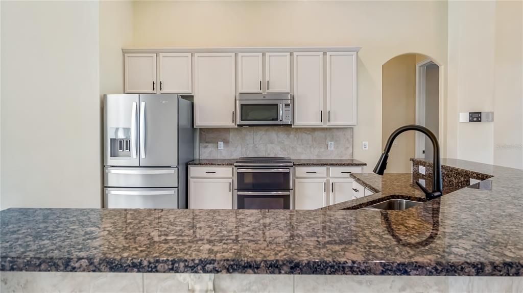 На продажу: $570,000 (4 спален, 3 ванн, 2499 Квадратных фут)