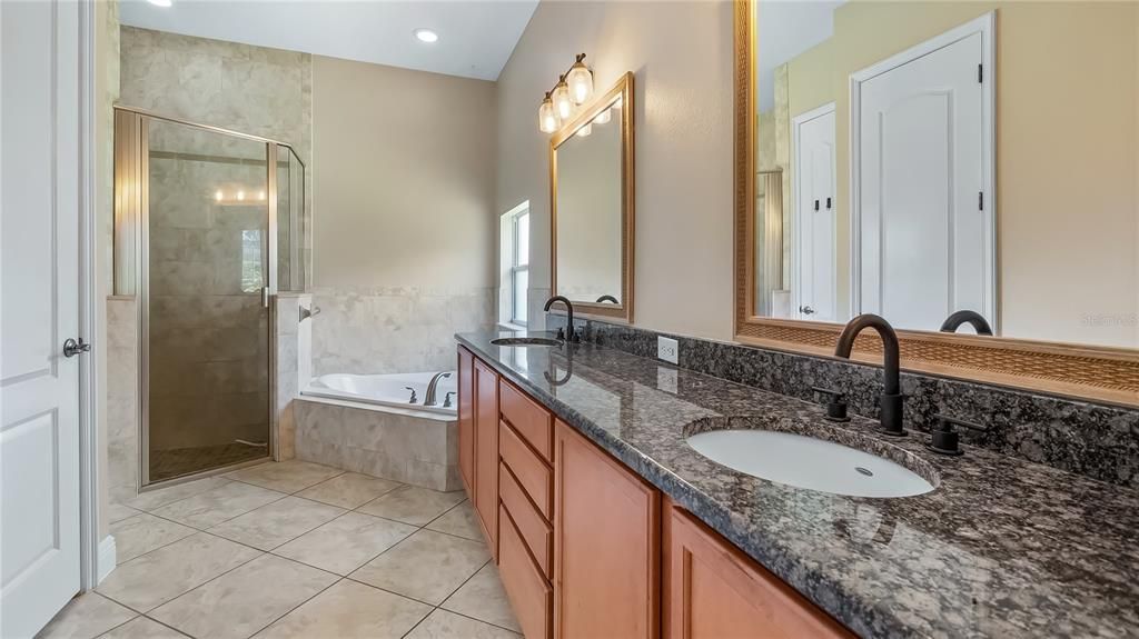 На продажу: $570,000 (4 спален, 3 ванн, 2499 Квадратных фут)