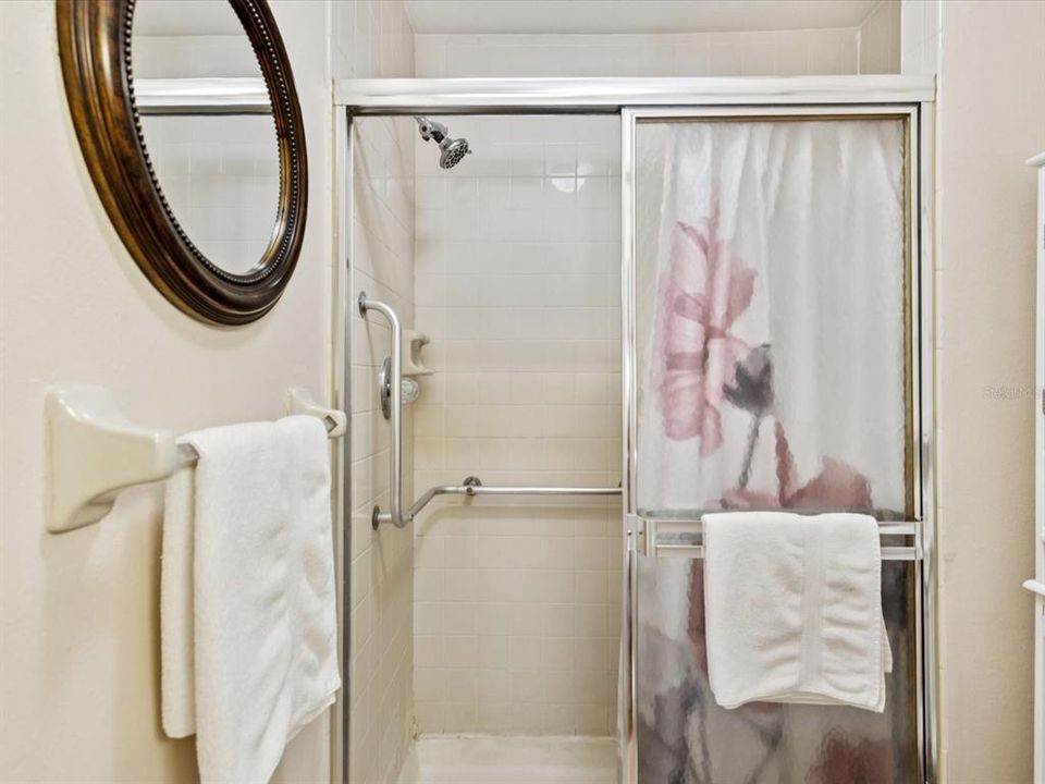 Activo con contrato: $120,000 (2 camas, 2 baños, 1103 Pies cuadrados)
