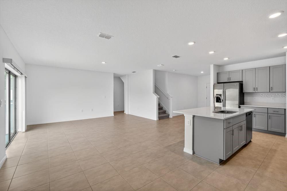 Под контрактом: $375,999 (5 спален, 3 ванн, 2287 Квадратных фут)