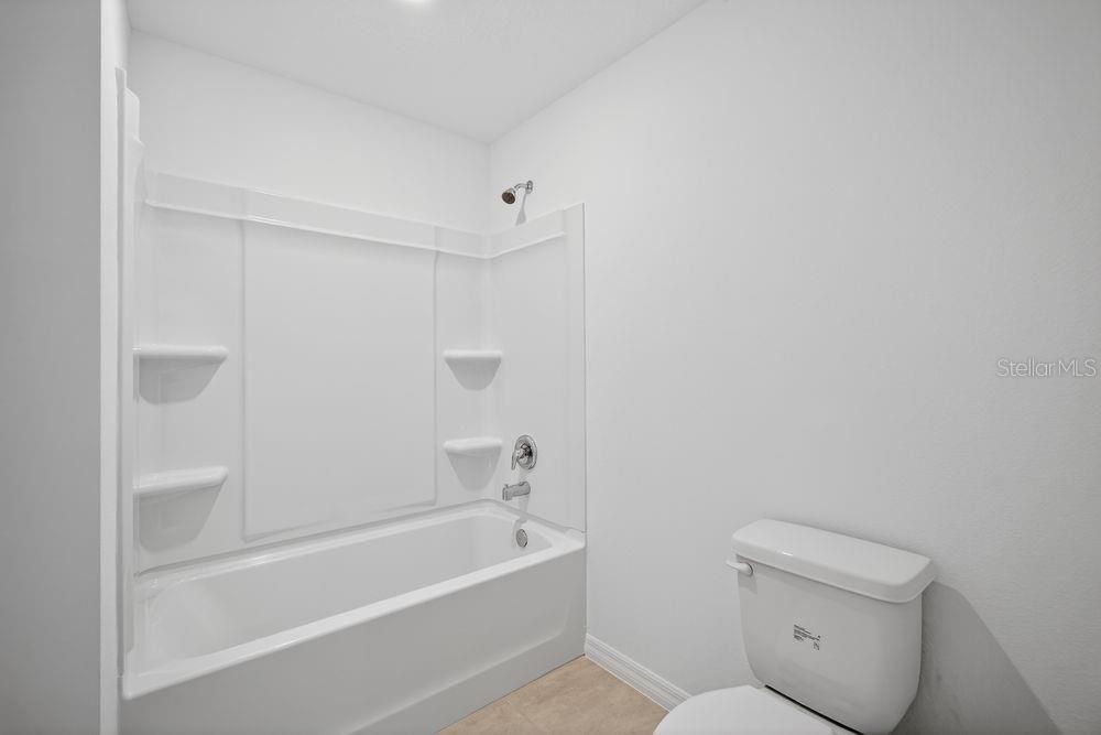 Под контрактом: $375,999 (5 спален, 3 ванн, 2287 Квадратных фут)