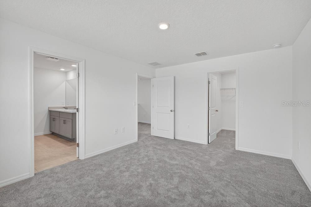 Под контрактом: $375,999 (5 спален, 3 ванн, 2287 Квадратных фут)