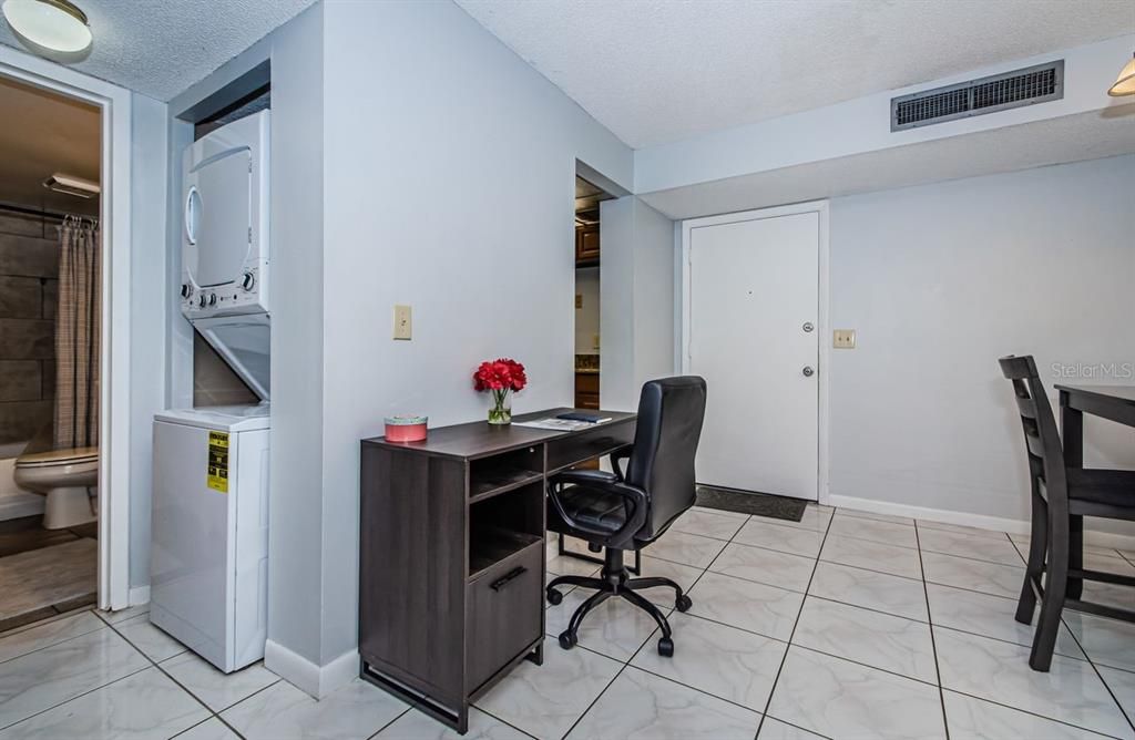 出租: $1,500 (2 贝兹, 2 浴室, 925 平方英尺)