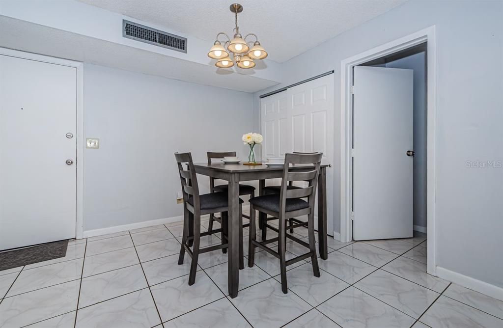 出租: $1,500 (2 贝兹, 2 浴室, 925 平方英尺)