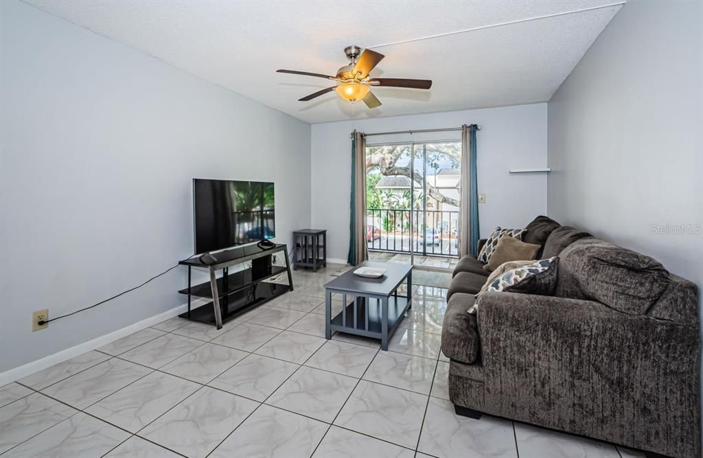 出租: $1,500 (2 贝兹, 2 浴室, 925 平方英尺)