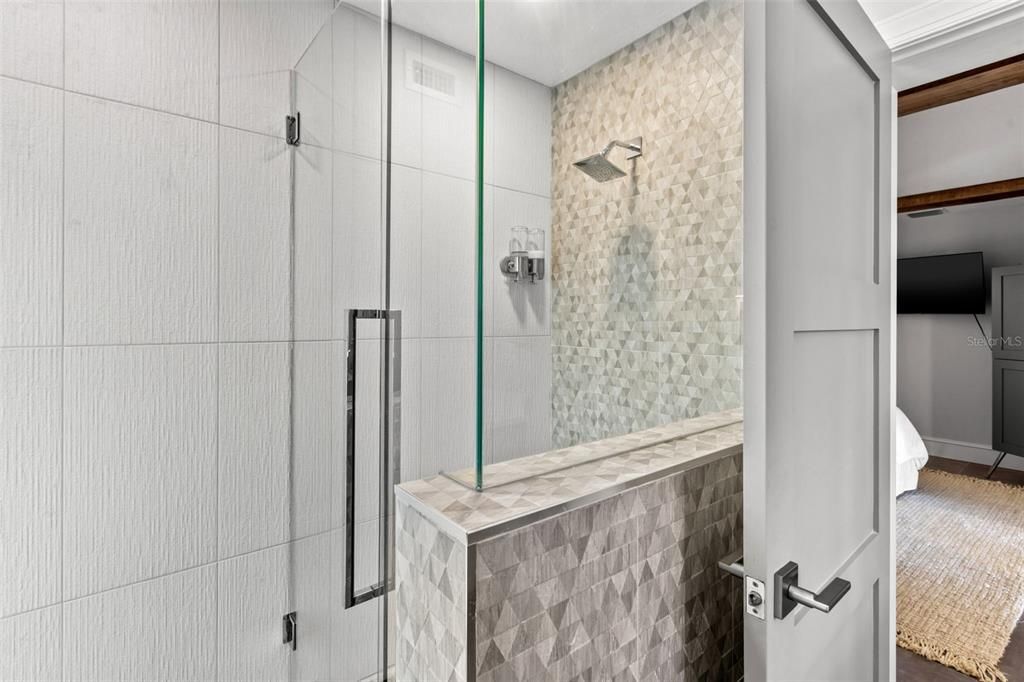 待售: $5,950,000 (5 贝兹, 5 浴室, 6060 平方英尺)