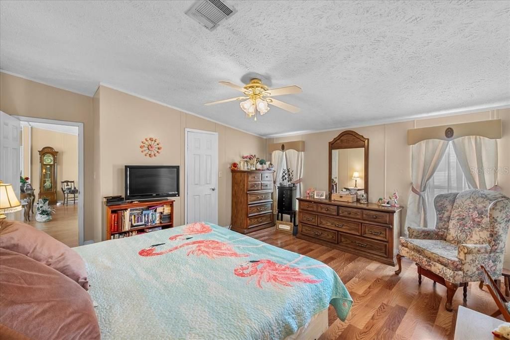 For Sale: $269,900 (3 beds, 2 baths, 2108 Square Feet)