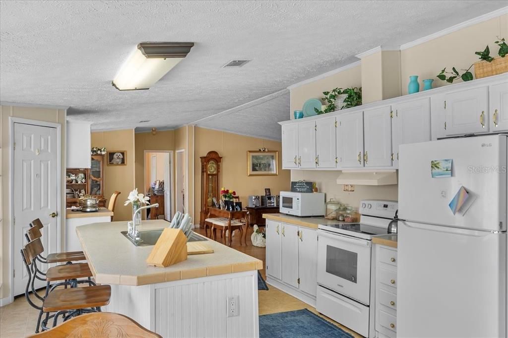 For Sale: $269,900 (3 beds, 2 baths, 2108 Square Feet)