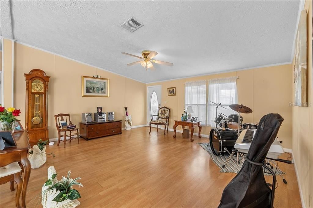 For Sale: $269,900 (3 beds, 2 baths, 2108 Square Feet)