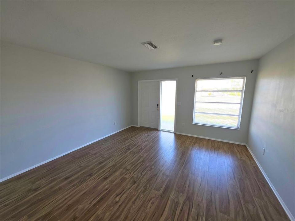 For Sale: $410,000 (4 beds, 0 baths, 1566 Square Feet)