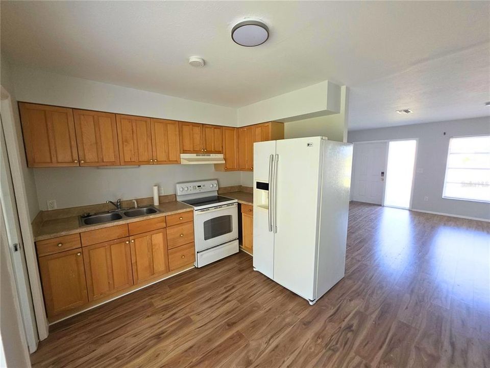 For Sale: $410,000 (4 beds, 0 baths, 1566 Square Feet)