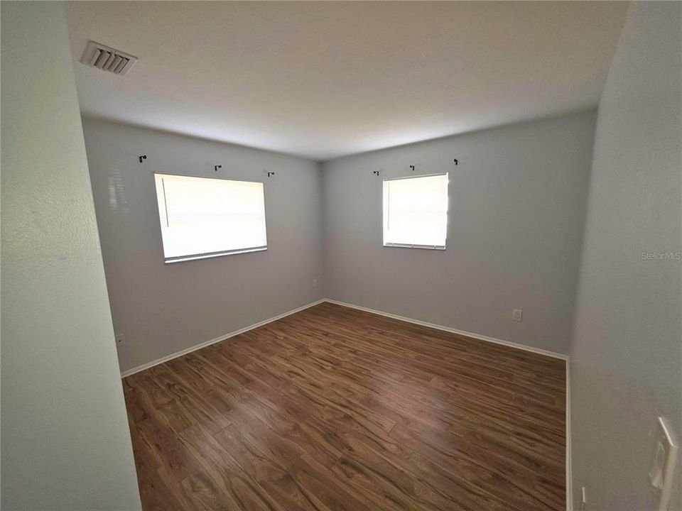 For Sale: $410,000 (4 beds, 0 baths, 1566 Square Feet)