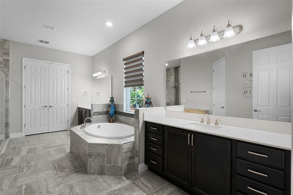 En Venta: $1,175,000 (5 camas, 5 baños, 5412 Pies cuadrados)