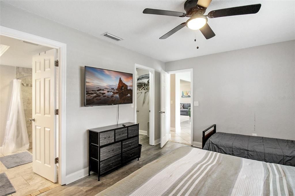 出租: $7,000 (3 贝兹, 2 浴室, 1410 平方英尺)