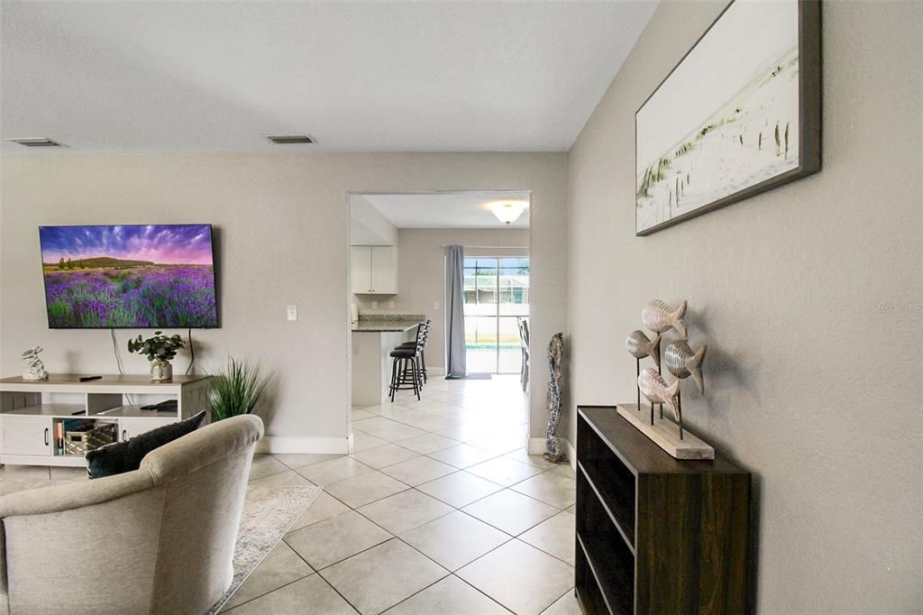 出租: $7,000 (3 贝兹, 2 浴室, 1410 平方英尺)