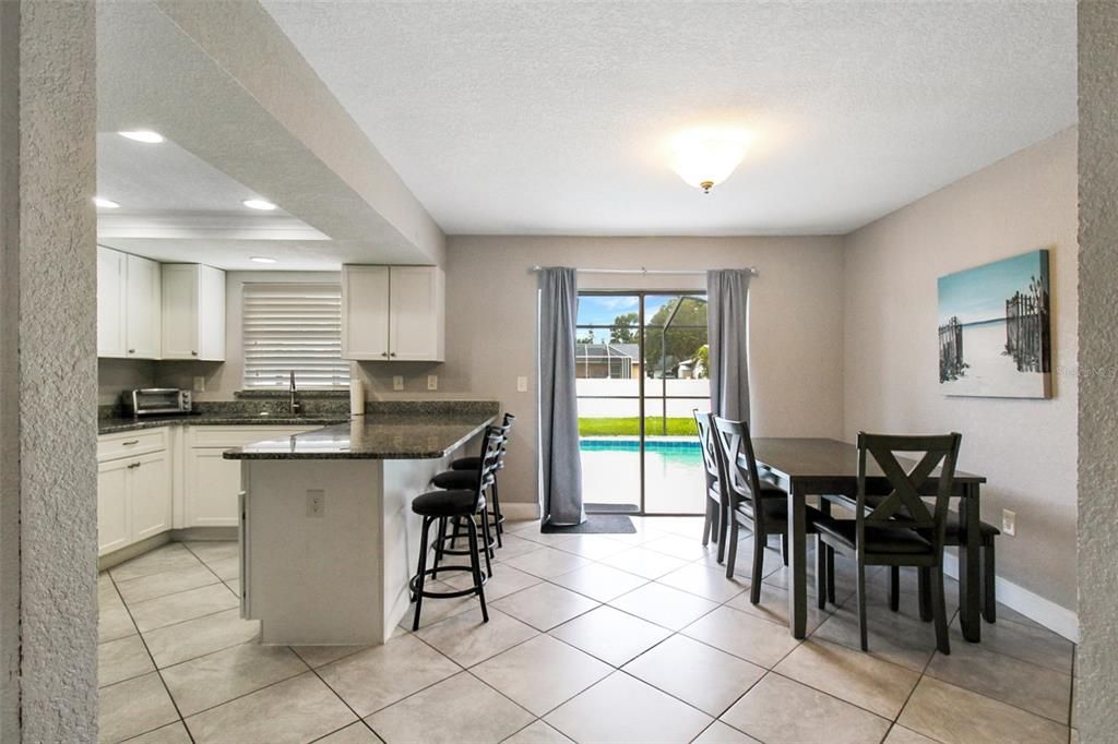 出租: $7,000 (3 贝兹, 2 浴室, 1410 平方英尺)