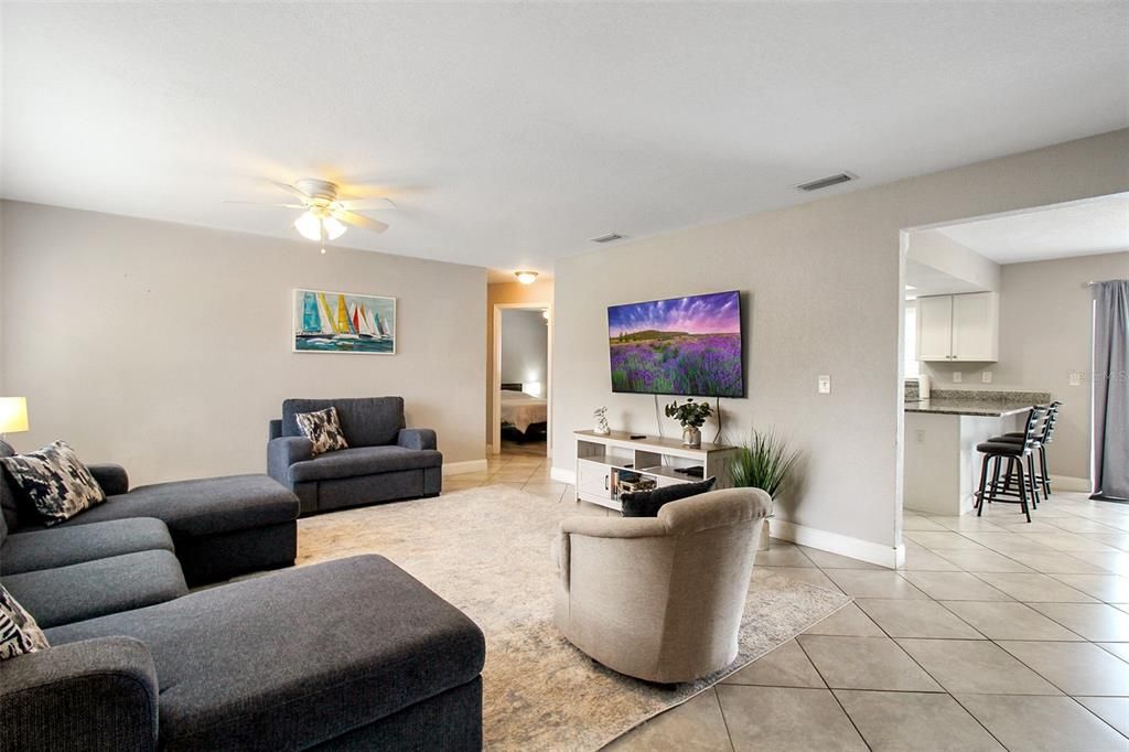 出租: $7,000 (3 贝兹, 2 浴室, 1410 平方英尺)