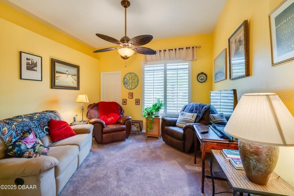 合同活跃: $620,000 (4 贝兹, 2 浴室, 3104 平方英尺)