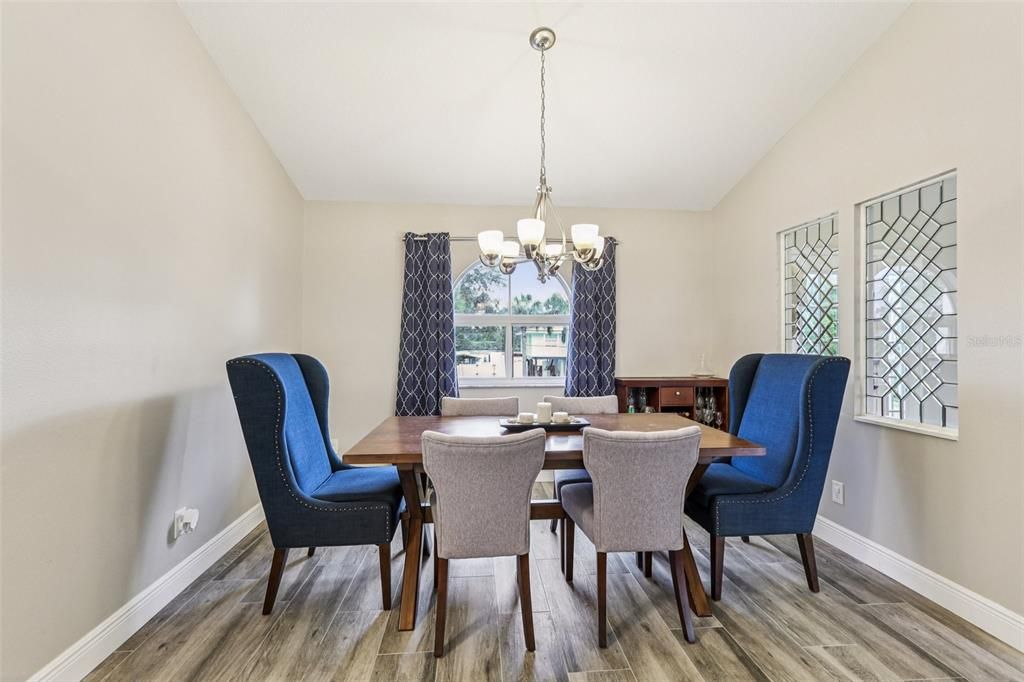 En Venta: $834,900 (4 camas, 3 baños, 2974 Pies cuadrados)