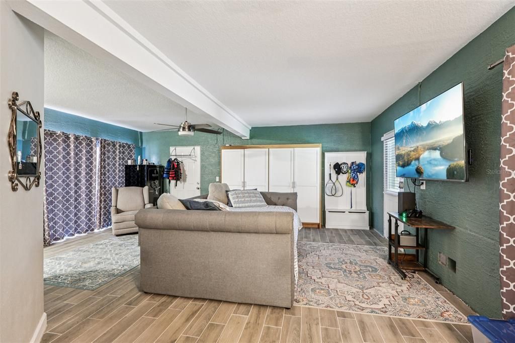 En Venta: $834,900 (4 camas, 3 baños, 2974 Pies cuadrados)