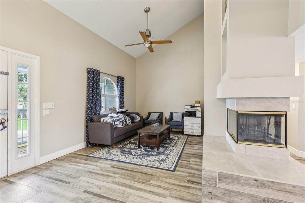 En Venta: $834,900 (4 camas, 3 baños, 2974 Pies cuadrados)