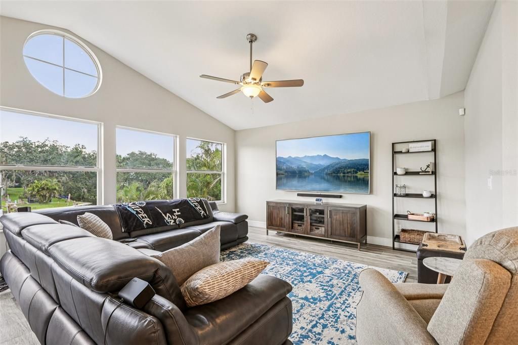 En Venta: $834,900 (4 camas, 3 baños, 2974 Pies cuadrados)