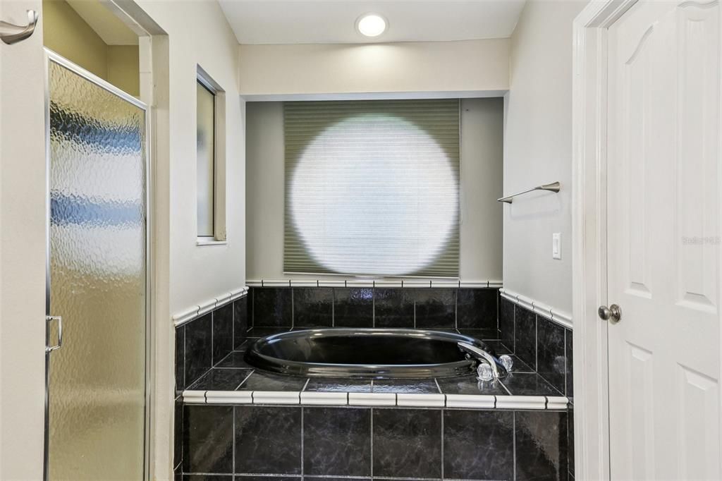 En Venta: $834,900 (4 camas, 3 baños, 2974 Pies cuadrados)