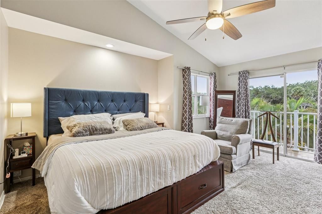 En Venta: $834,900 (4 camas, 3 baños, 2974 Pies cuadrados)