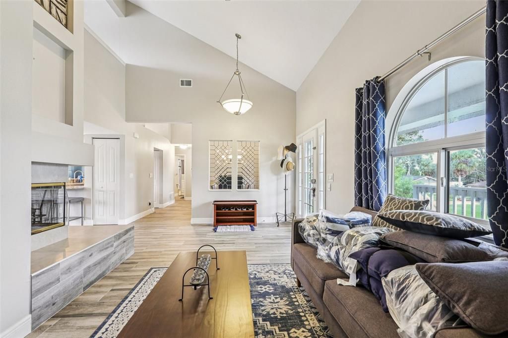 En Venta: $834,900 (4 camas, 3 baños, 2974 Pies cuadrados)