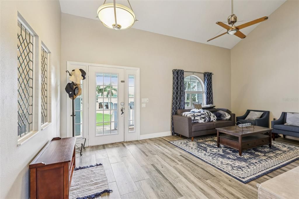 En Venta: $834,900 (4 camas, 3 baños, 2974 Pies cuadrados)