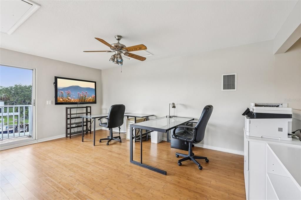 En Venta: $834,900 (4 camas, 3 baños, 2974 Pies cuadrados)