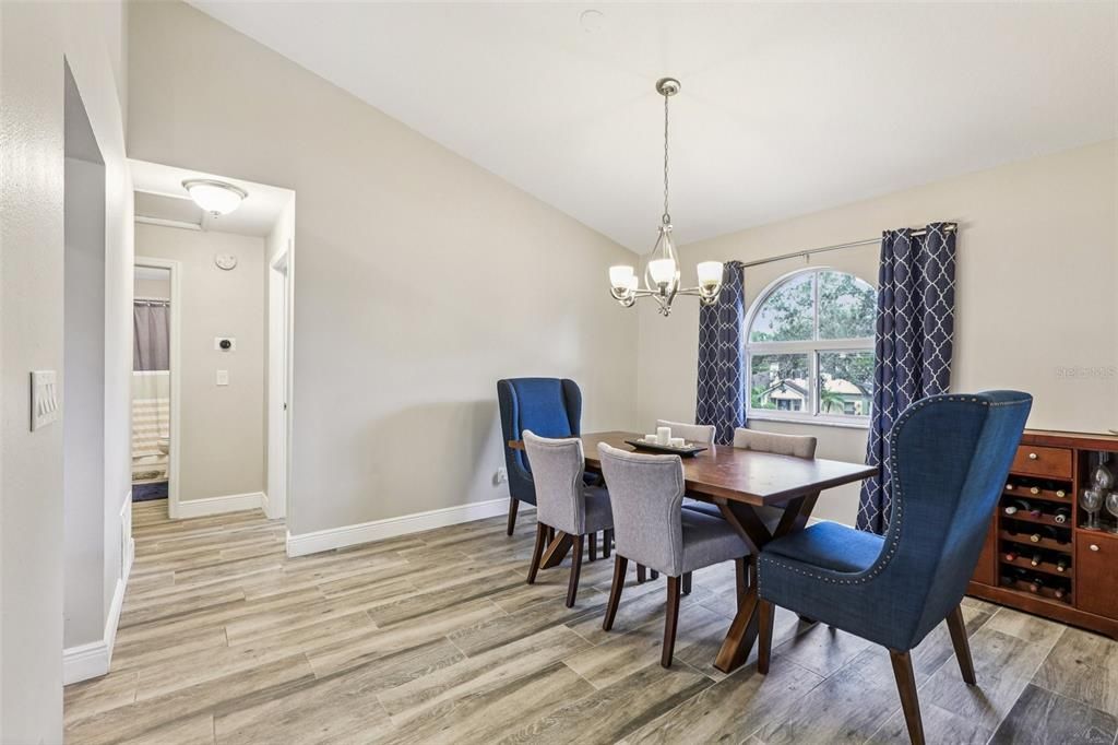 En Venta: $834,900 (4 camas, 3 baños, 2974 Pies cuadrados)