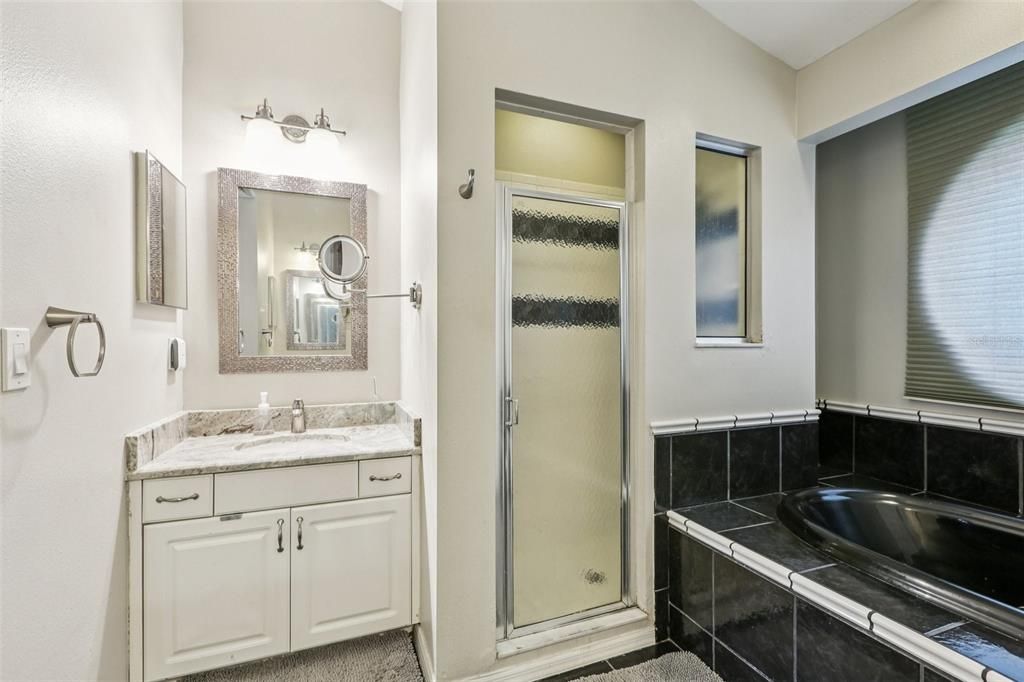 En Venta: $834,900 (4 camas, 3 baños, 2974 Pies cuadrados)