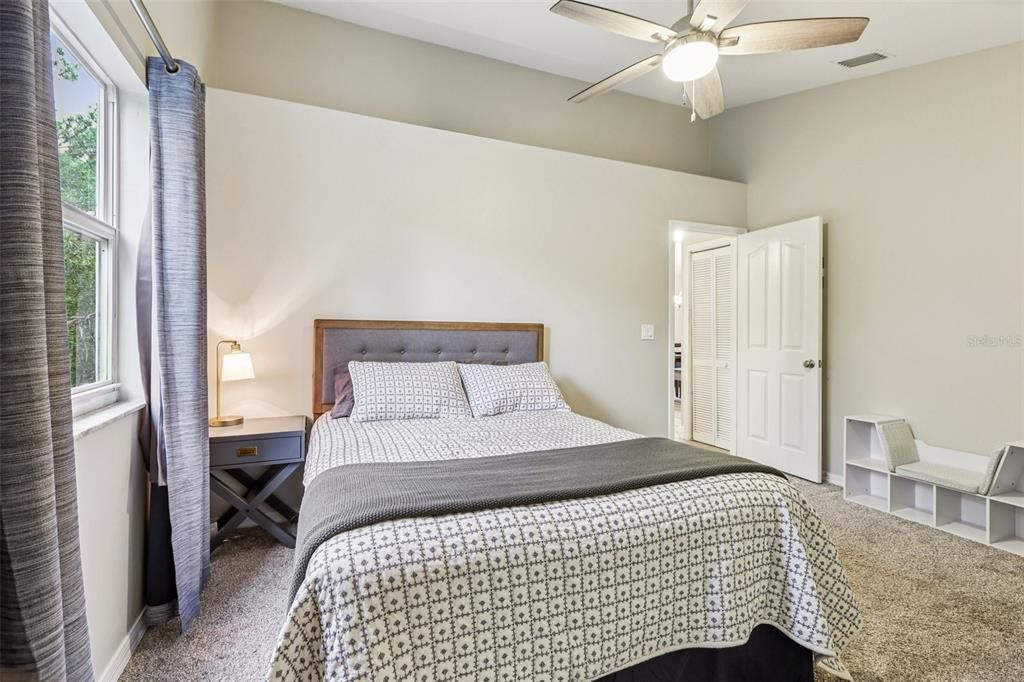 En Venta: $834,900 (4 camas, 3 baños, 2974 Pies cuadrados)