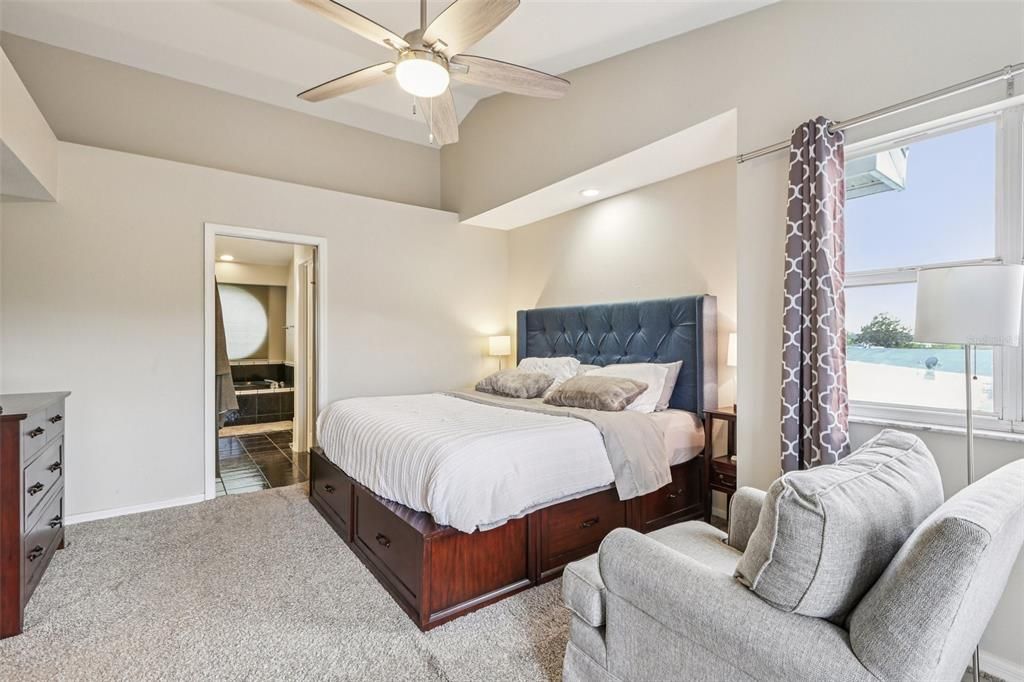 En Venta: $834,900 (4 camas, 3 baños, 2974 Pies cuadrados)