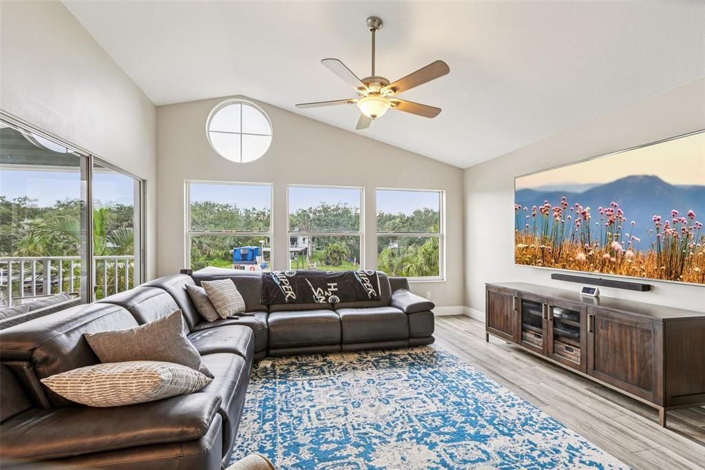 En Venta: $834,900 (4 camas, 3 baños, 2974 Pies cuadrados)