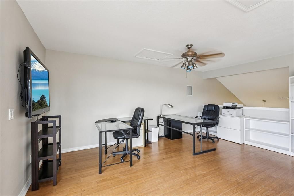 En Venta: $834,900 (4 camas, 3 baños, 2974 Pies cuadrados)