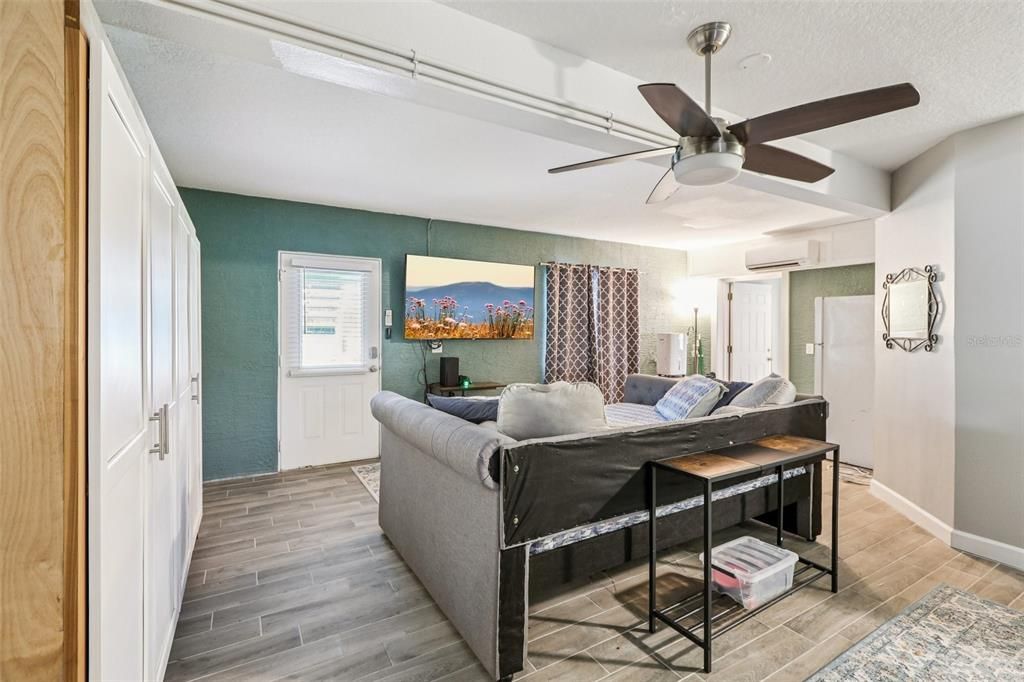 En Venta: $834,900 (4 camas, 3 baños, 2974 Pies cuadrados)