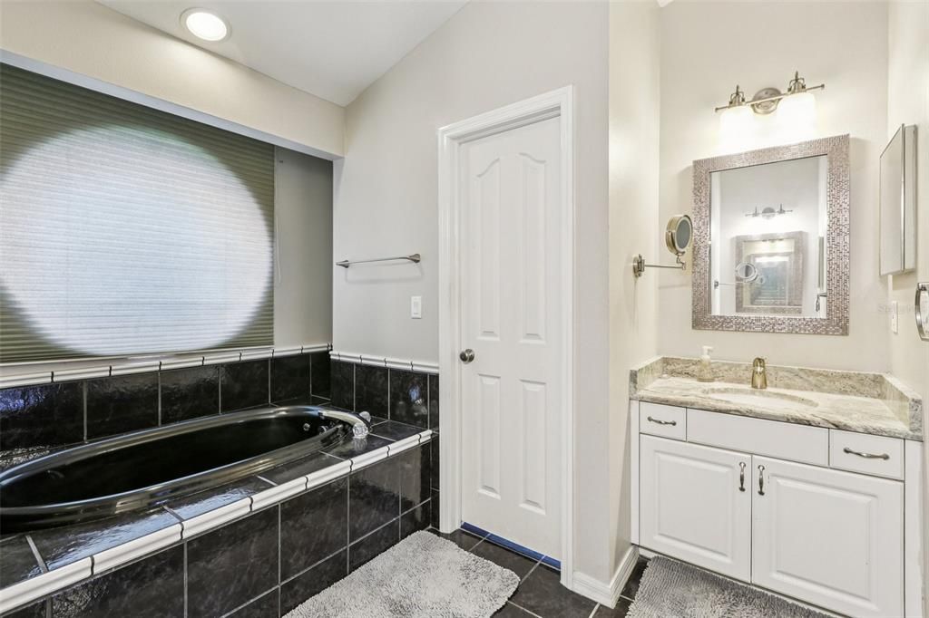 En Venta: $834,900 (4 camas, 3 baños, 2974 Pies cuadrados)