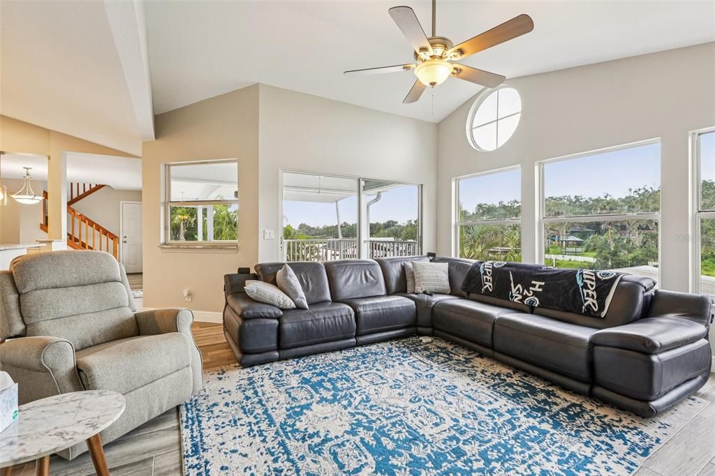 En Venta: $834,900 (4 camas, 3 baños, 2974 Pies cuadrados)