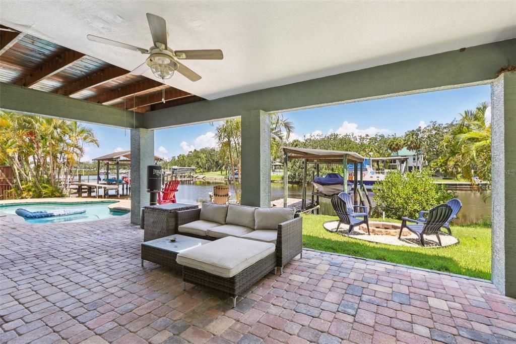 En Venta: $834,900 (4 camas, 3 baños, 2974 Pies cuadrados)