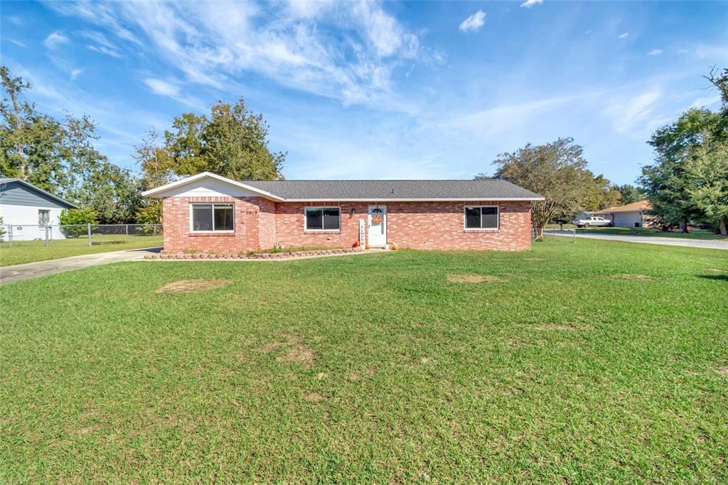 For Rent: $2,050 (4 beds, 2 baths, 2002 Square Feet)