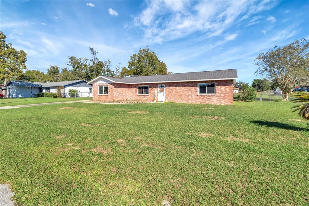 For Rent: $2,050 (4 beds, 2 baths, 2002 Square Feet)