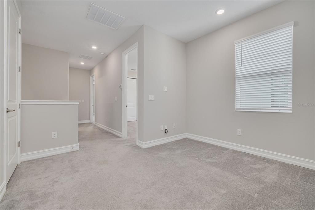 Под контрактом: $375,000 (3 спален, 2 ванн, 1827 Квадратных фут)