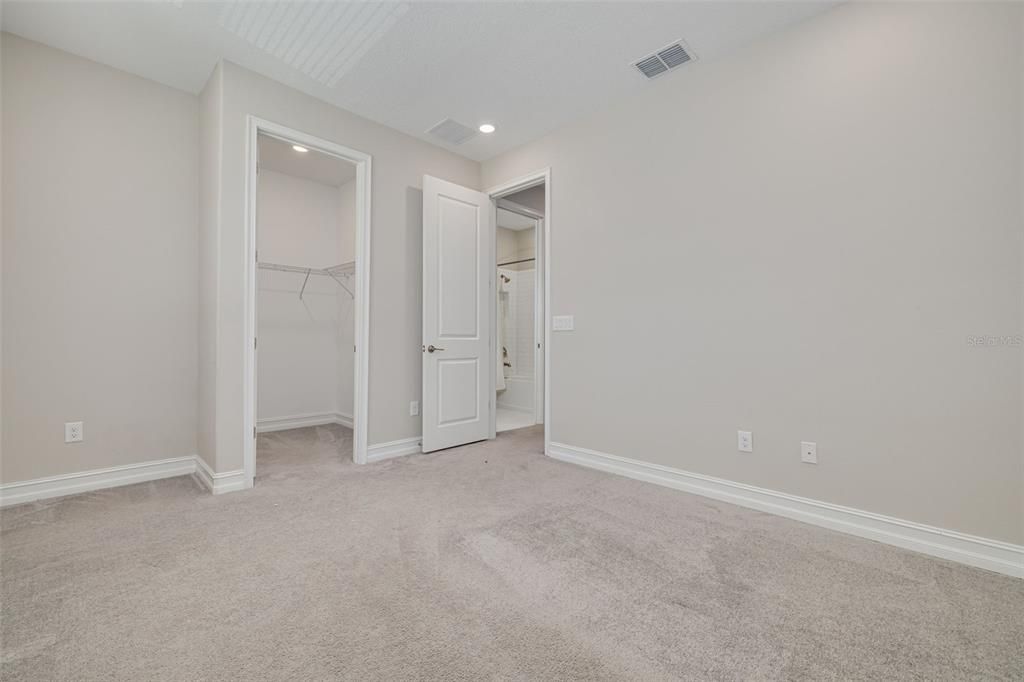 Под контрактом: $375,000 (3 спален, 2 ванн, 1827 Квадратных фут)