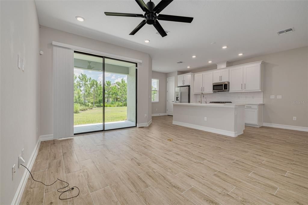 Под контрактом: $375,000 (3 спален, 2 ванн, 1827 Квадратных фут)