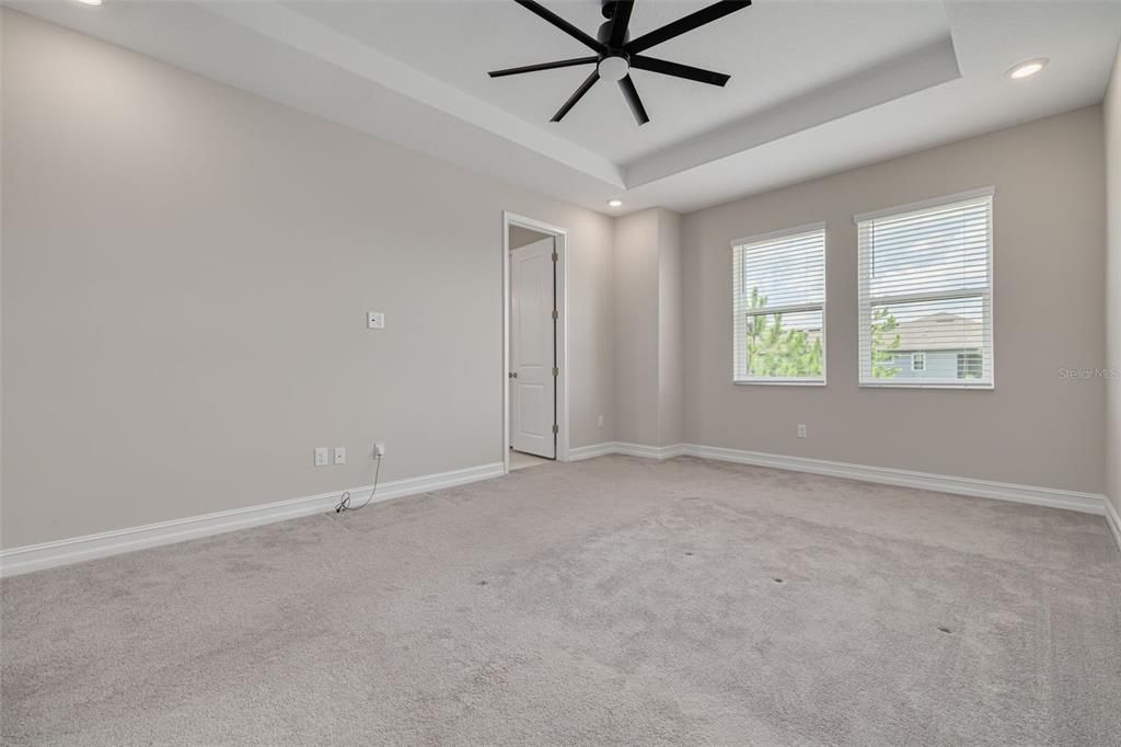 Под контрактом: $375,000 (3 спален, 2 ванн, 1827 Квадратных фут)