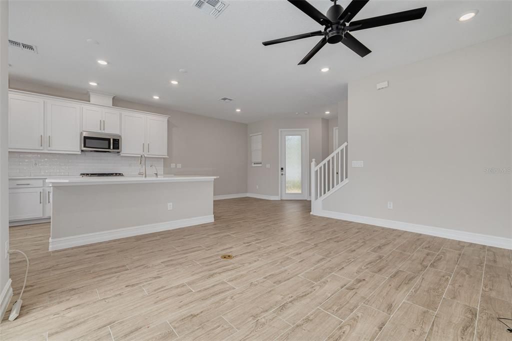 Под контрактом: $375,000 (3 спален, 2 ванн, 1827 Квадратных фут)